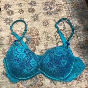 NWOT Victoria Secret Style: Gorgeous Plunge Push Up Bra 
Size 32A